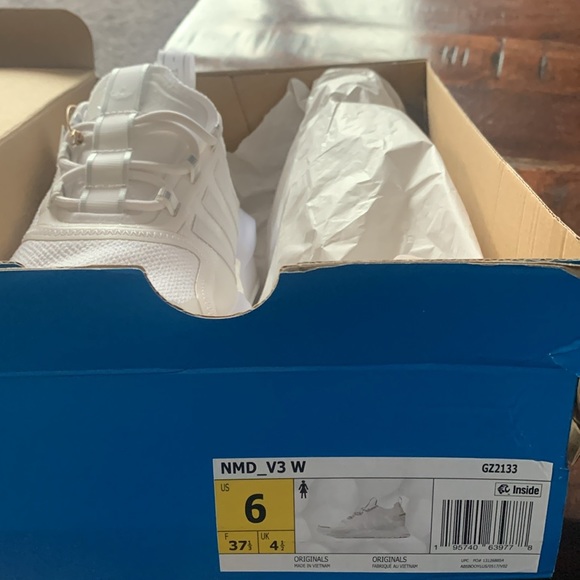 Adidas Originals Size 6 - Picture 3 of 5